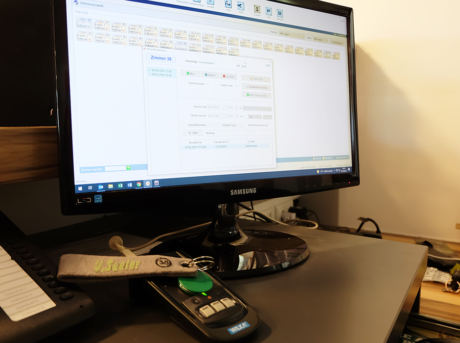 De transponders worden ingesteld met behulp van de programmeersoftware “easy-Hotel”.
