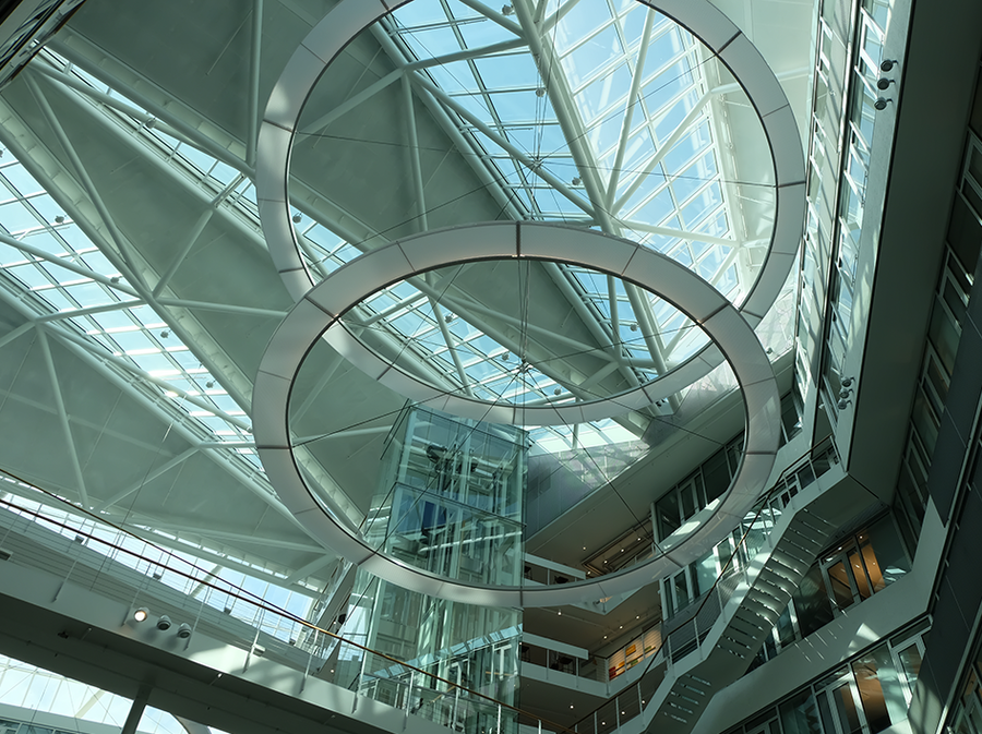 Strandkai 1 – modern design en bouwkwaliteit van het hoogste niveau direct aan de Elbe.