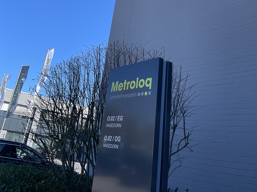 Wegwijzerbord in het Metroloq-bedrijvenpark in Pulheim