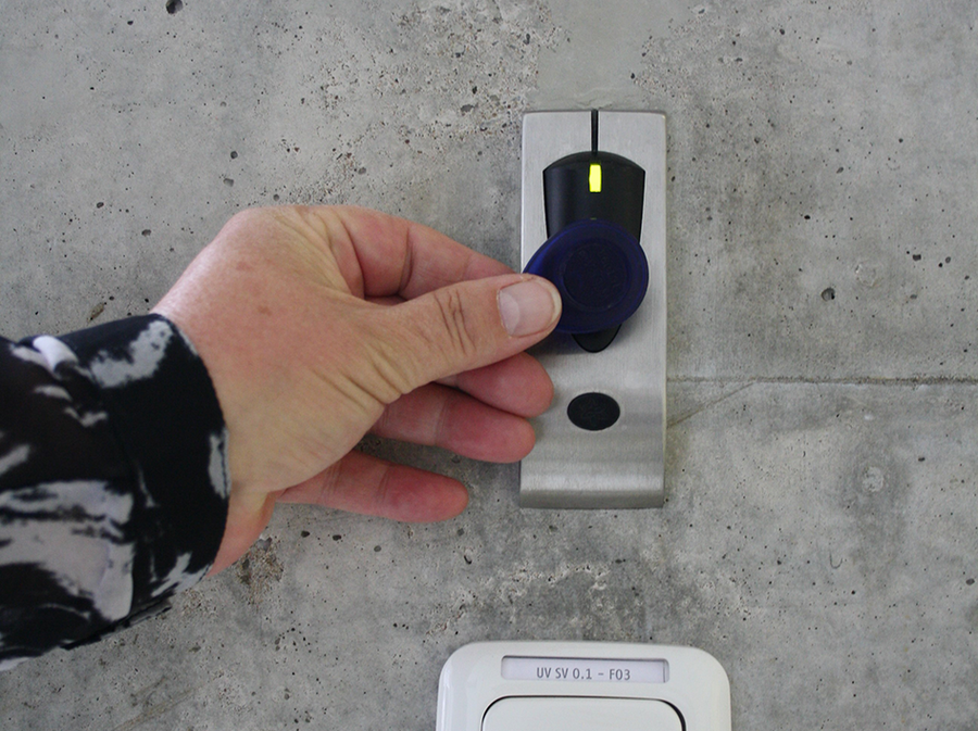 Toegangscontrole met een transponder op de WILKA wandlezer