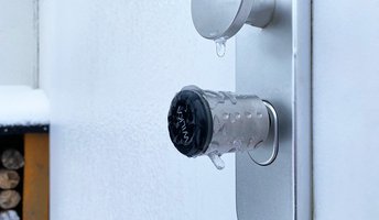 Der elektronische Schließzylinder hält Eis und Schnee problemlos stand