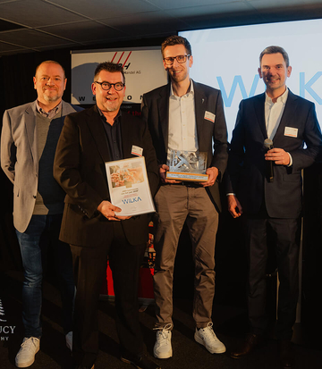 WILKA-medewerkers ontvangen in Merelbeke, op de vooravond van Polyclose 2026, de EBH-prijs “Leverancier van het Jaar Benelux” in de categorie Opleidingsondersteuning.